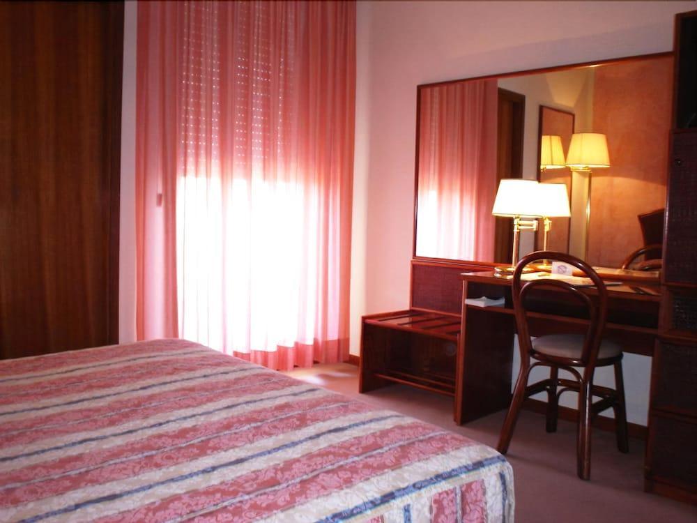 Gallia Club Hotel Cesena Bagian luar foto